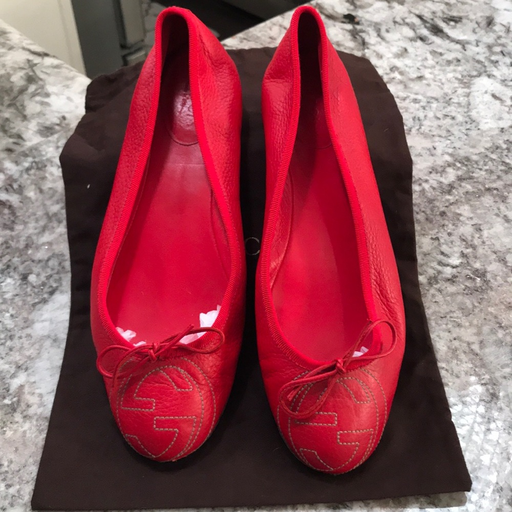 😍Authentic GUCCI Red Pebbled Leather Soho Flats